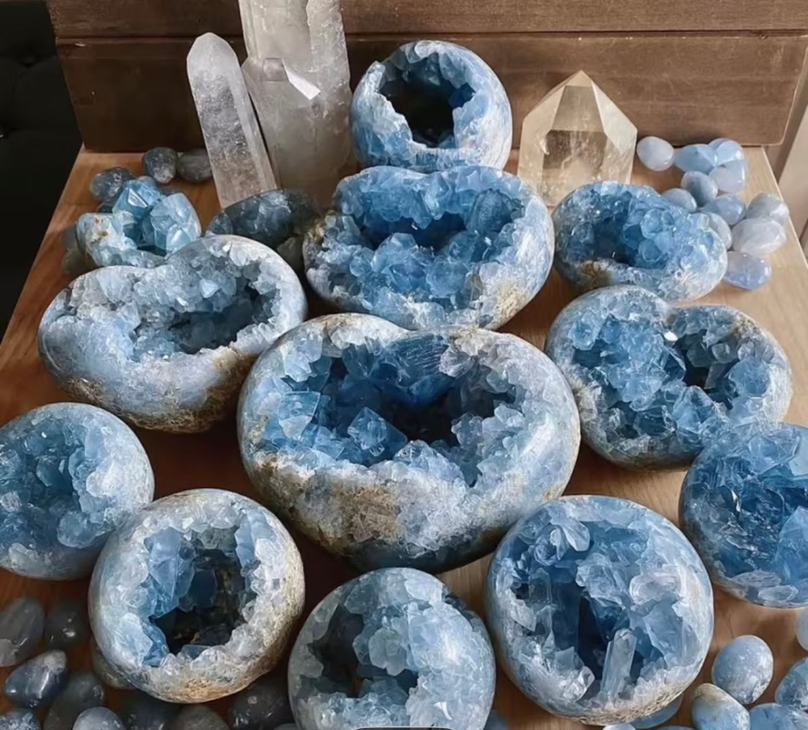 PIEDRA DE CRISTAL DE CELESTITA NATURAL.