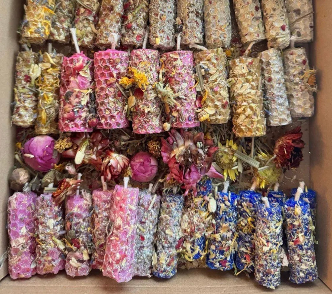 🕯️Vela mágica de cera de abeja preparada: Cargada con Reiki para la intención, ritual mágico, hierbas🔮🍀
